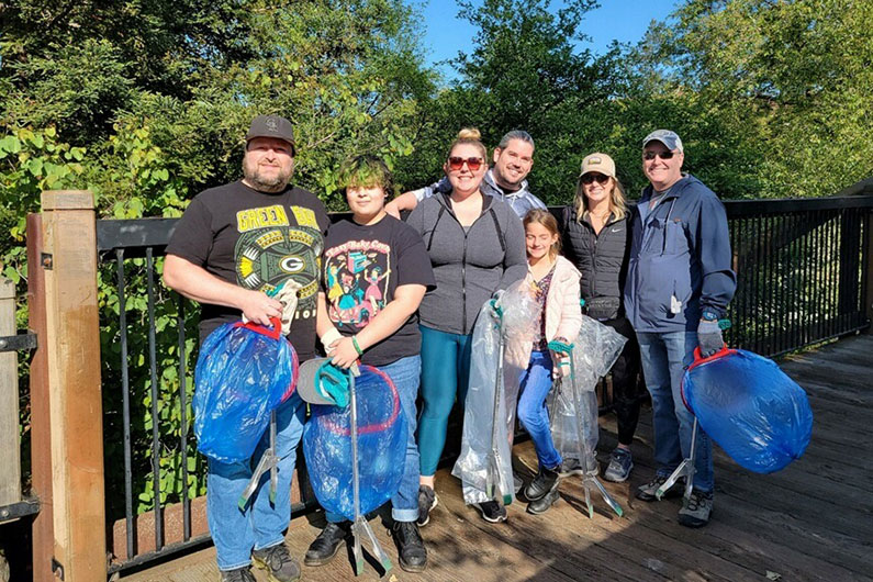 TLCD Volunteers on Olive Park Footbridge