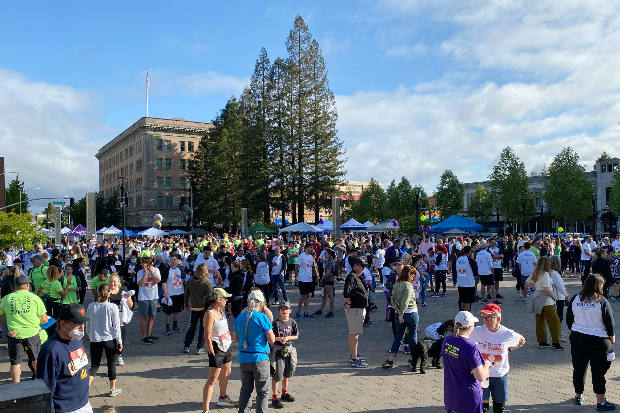 Crowd gathered at Sonoma County Human Race 2022