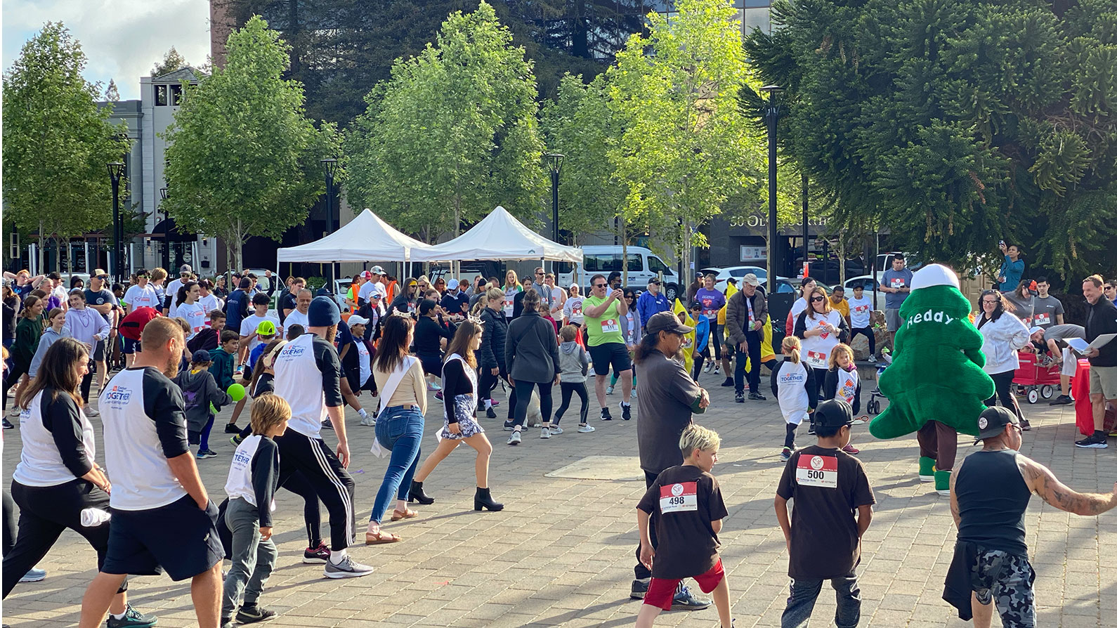 Crowd warming up at Sonoma County Human Race 2022