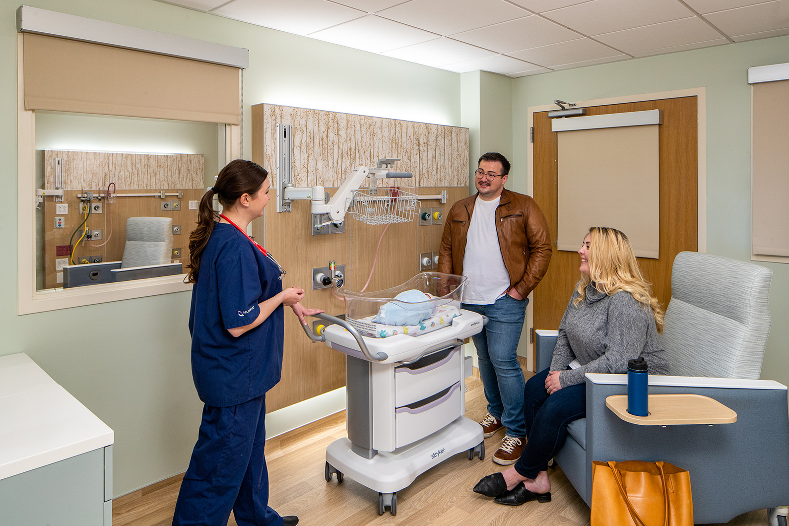 Healthcare design for critical care - parents talking to nurse in NICU